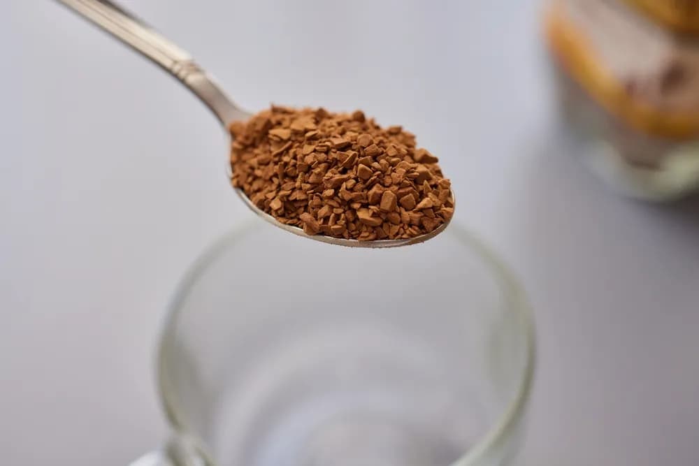 Kawa instant – co to znaczy i dlaczego warto ją znać?