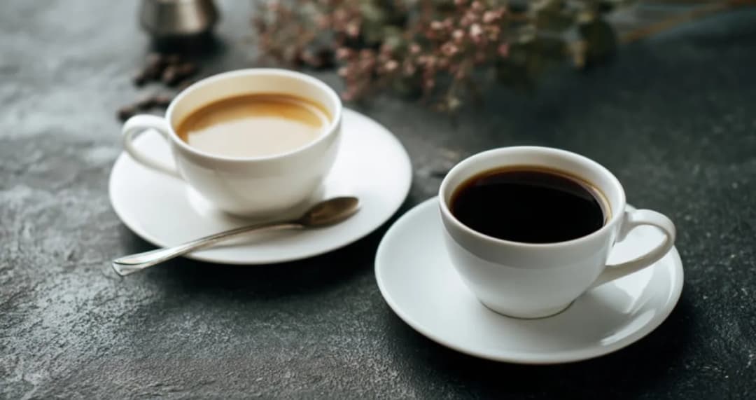 Czy kawa z mlekiem podnosi cukier? Sprawdź, co musisz wiedzieć