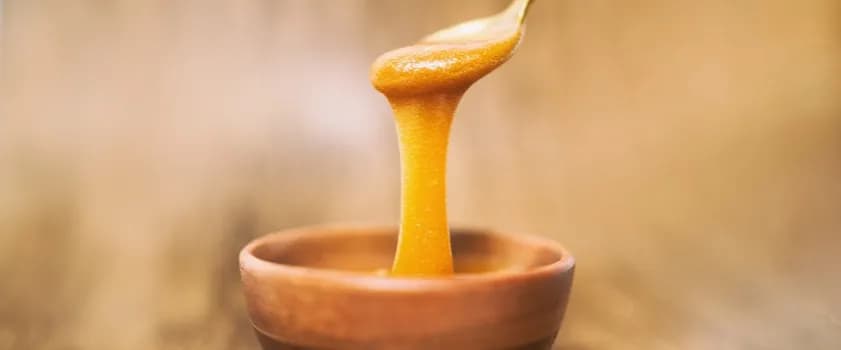 Miód manuka na co pomaga – odkryj jego niezwykłe właściwości zdrowotne