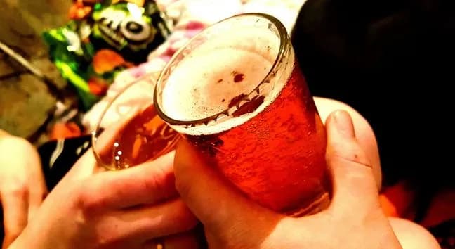 Czy piwo szkodzi na hemoroidy? Poznaj skutki picia alkoholu