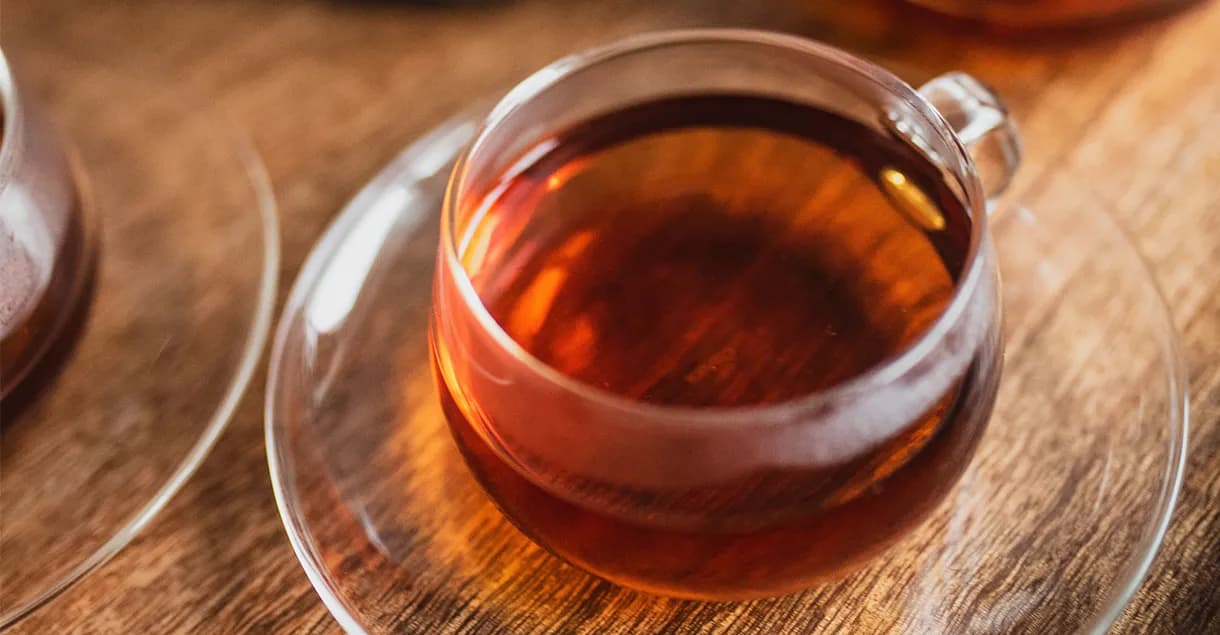 Co jest zdrowsze: kawa czy herbata? Odkryj nieoczekiwane różnice