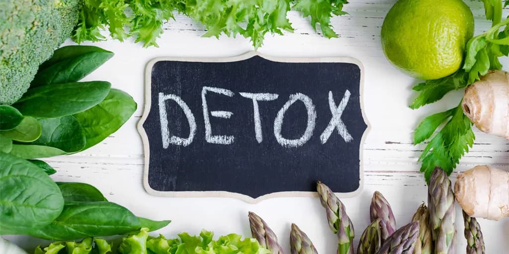 Skuteczne napoje oczyszczające jelita ze złogów, które musisz spróbować