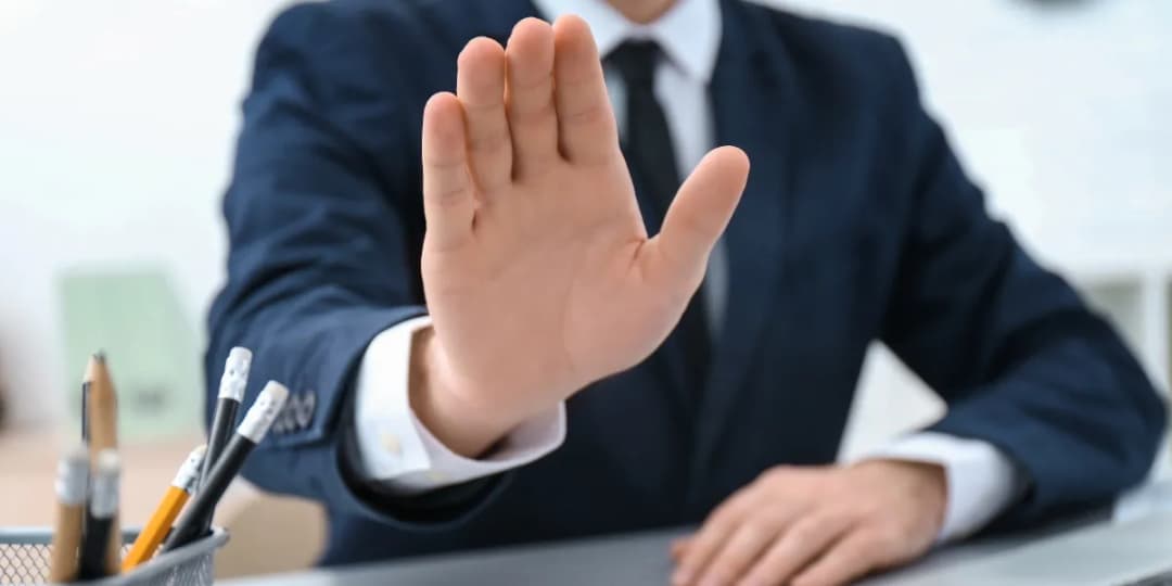 Jak grzecznie odmówić zaproszenia na kawę i nie stracić przyjaźni