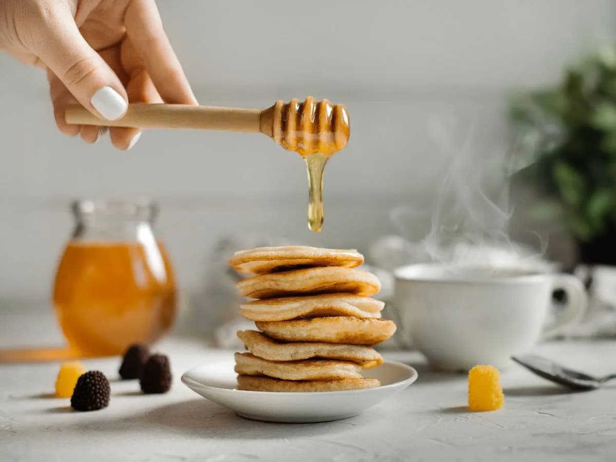 Ile kcal ma łyżeczka miodu? Zaskakujące różnice w kaloriach
