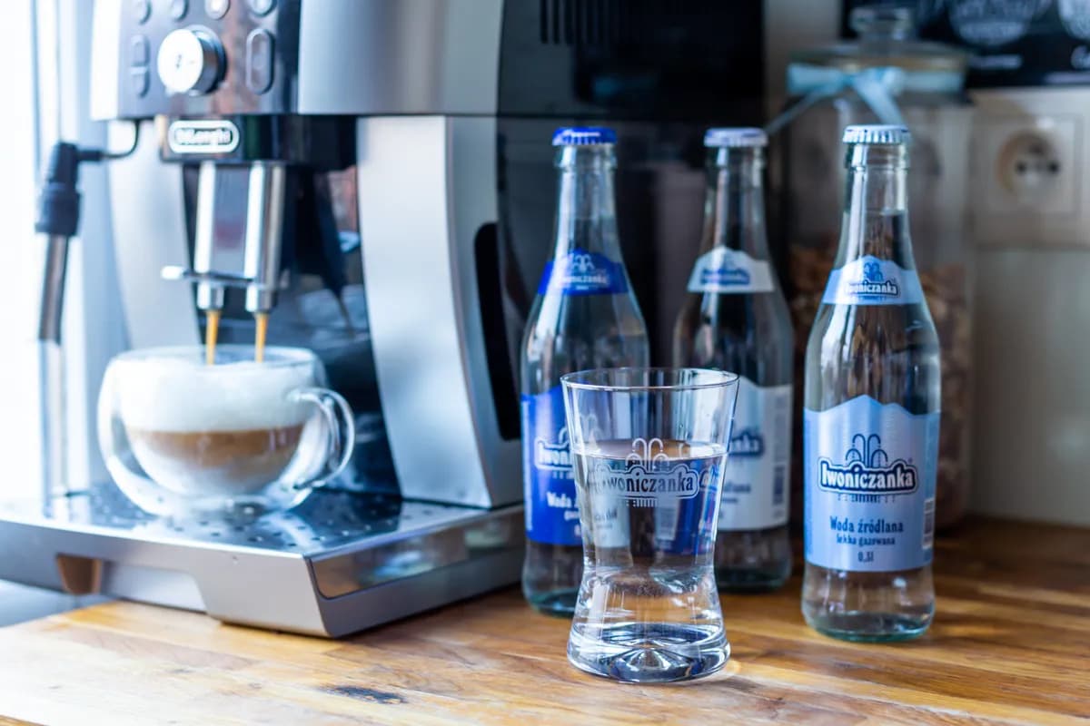 Napoje w szklanych butelkach z dostawą do domu - wygoda i jakość