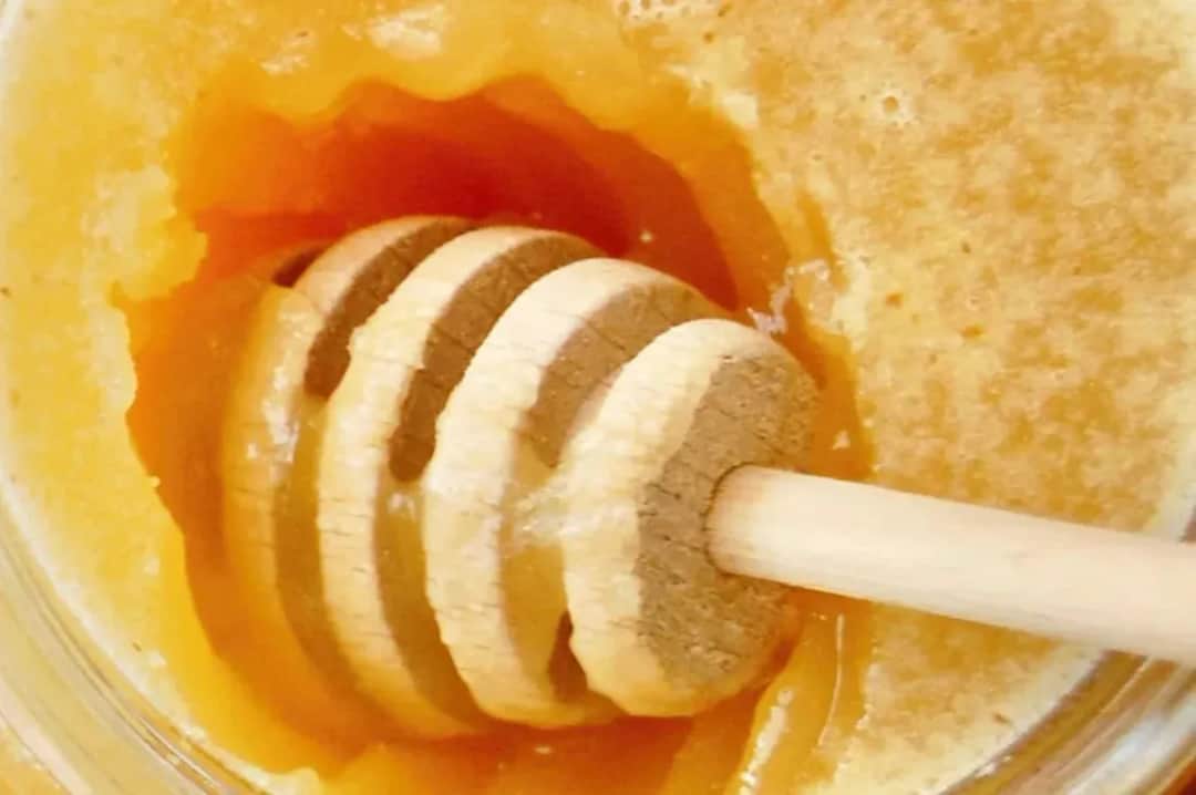 Jak skrystalizować miód i uniknąć jego zepsucia – proste metody