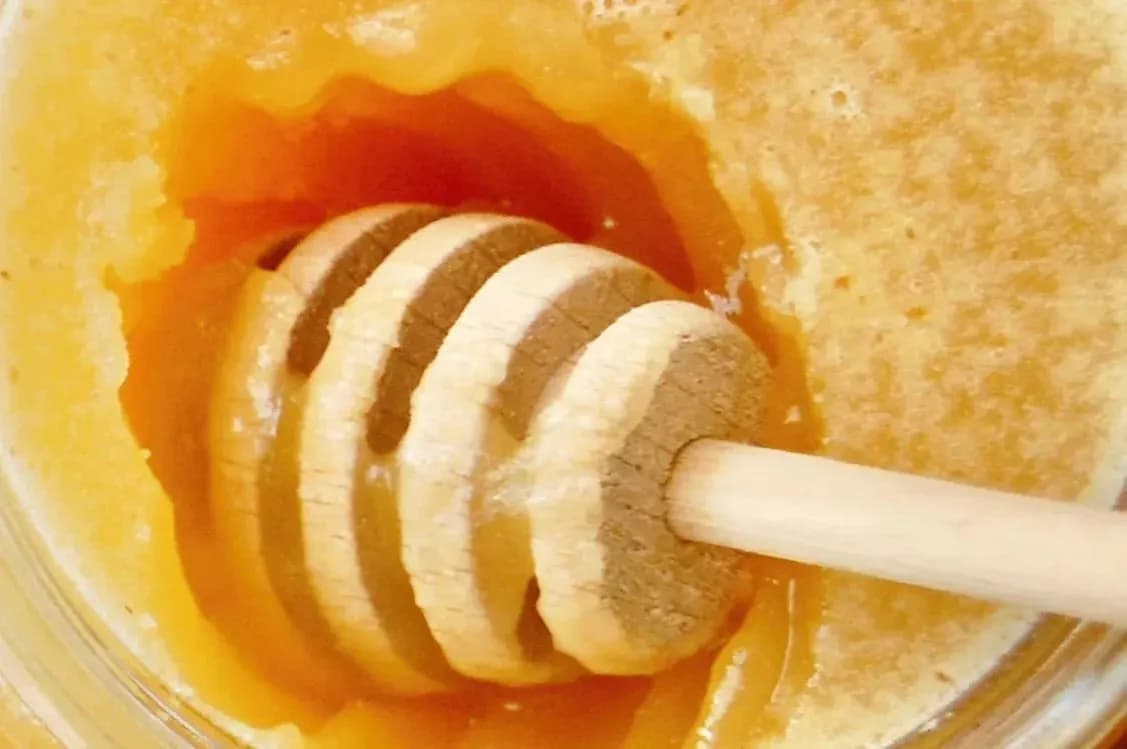 Jak skrystalizować miód i uniknąć jego zepsucia – proste metody