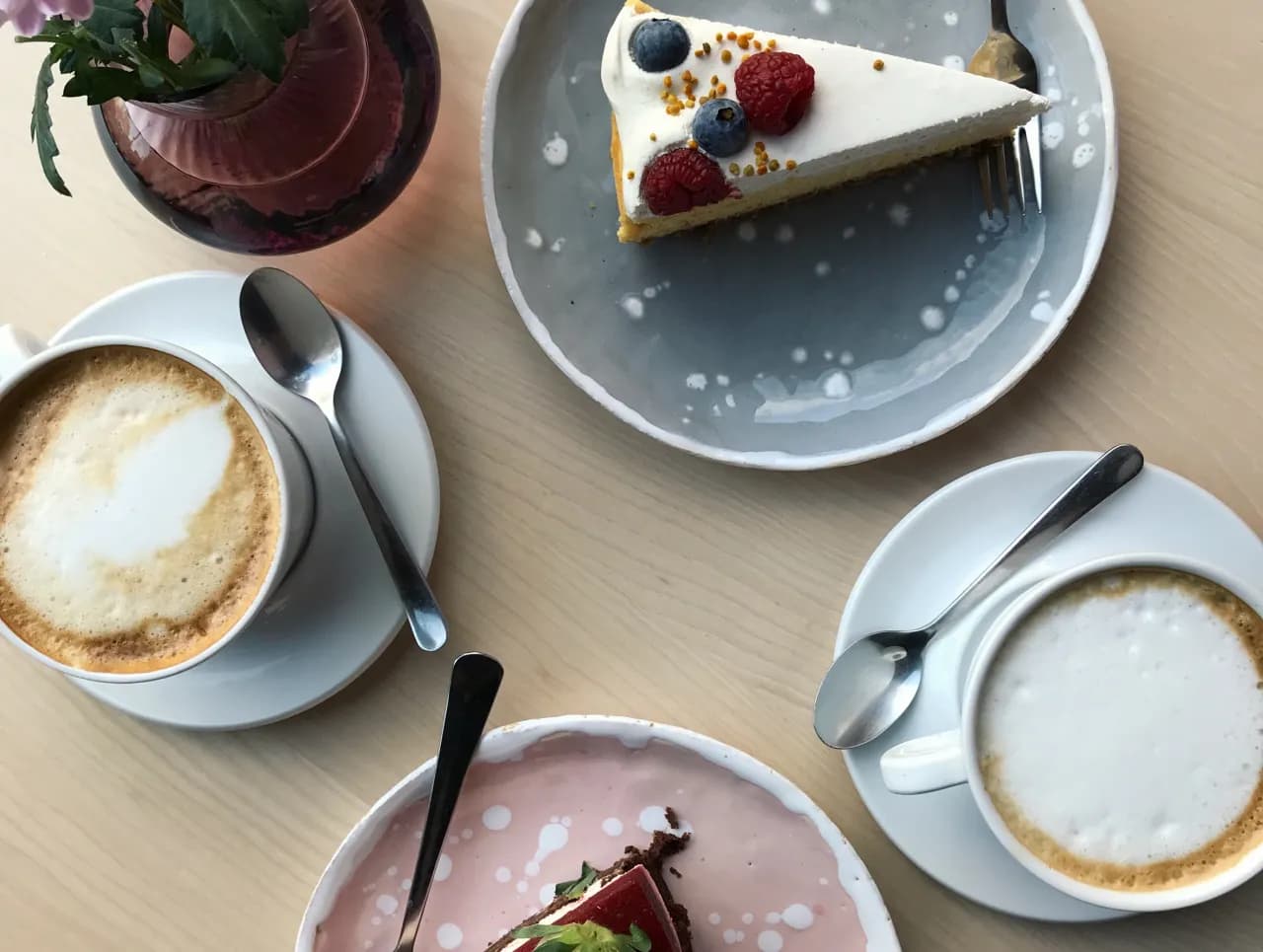 Gdzie na kawę w Poznaniu? Odkryj najlepsze kawiarnie i smaki