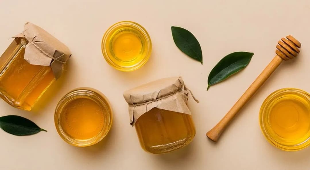 Czy miód jest zdrowy? Odkryj korzyści i ryzyka jego spożycia