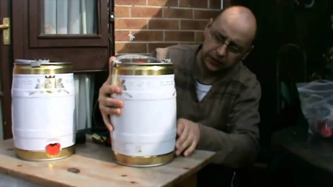 Jak lać piwo z beczki 5l, aby uniknąć nadmiernej piany i błędów