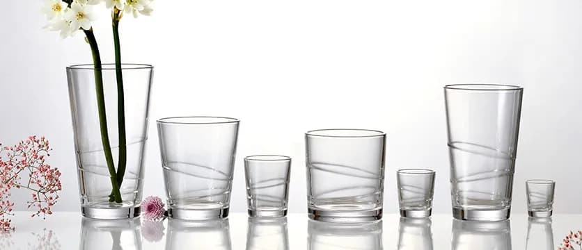 Eleganckie szklanki do napojów, które zachwycą Twoich gości