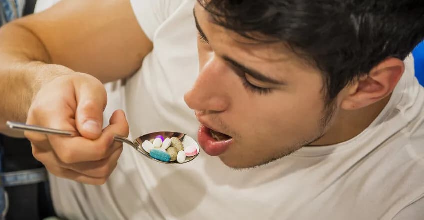 Czy można jeść miód przy antybiotyku? Sprawdź, co musisz wiedzieć