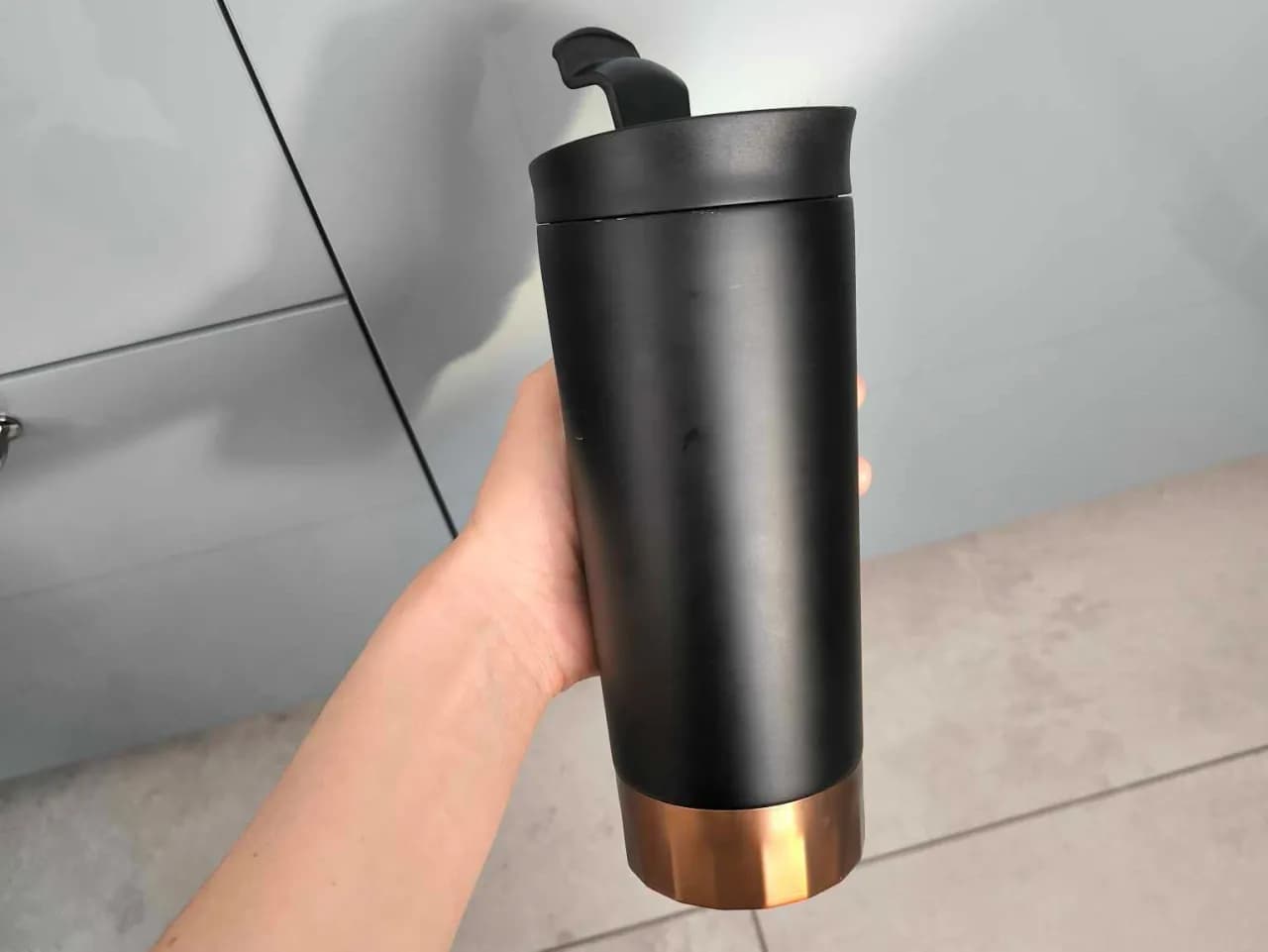 Jak wyczyścić termos po herbacie i pozbyć się nieprzyjemnych zapachów